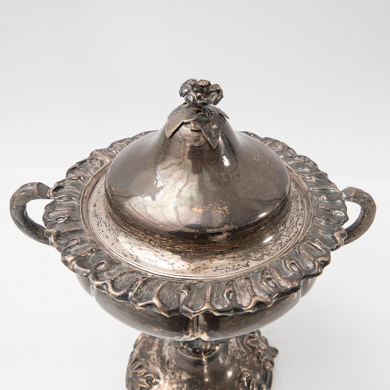 Skål med lock, silver, Sverige, 1865.