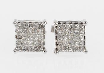 509. A pair of diamond earstuds, app. tot. 0.50 cts.