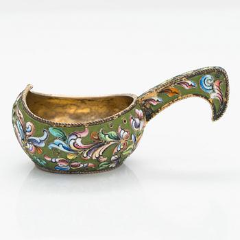Kåsa, förgyllt silver och cloisonné-emalj, Moskva 1908-26.