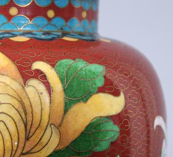 LOCKURNOR, ett par, cloisonnearbeten, 1900-tal.