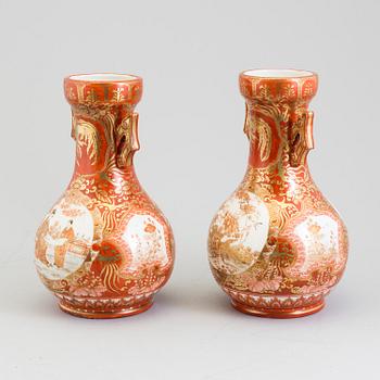 A pair of Kutani vases, Meiji (1868-1912).