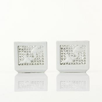 Lyktor, två stycken, porslin. Japan, sekelskifte 1900.