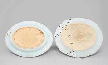 STEKFAT, 2 st, porslin. Qing dynastin. Qianlong (1736-95).