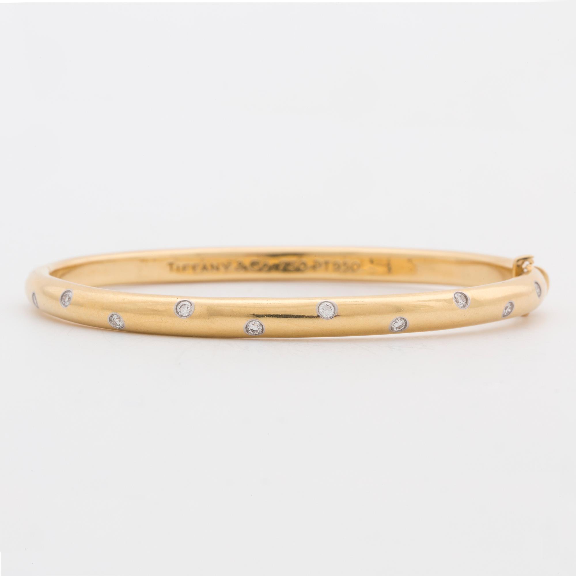 TIFFANY & Co, armring med briljantslipade diamanter ca 0.20 ct.