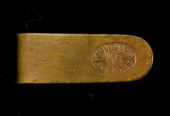 EPÅLETTER, 1 par,  PARADBÄLTE samt HÖGBÅTSHATT, Kustartelleriet, 1900-talets första hälft.