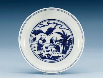 A small blue and white saucer dish, Jiajing´s six character mark and period (1522-66).