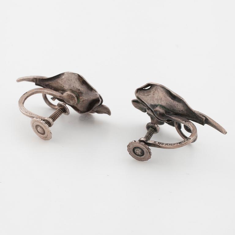 A brooch and a pair of earrings by Georg Kaplan, Stockholm.