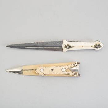 A kindjal shaped knife by Adrzej Rybak.