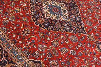 A carpet, Kashan, ca 435 x 293 cm.