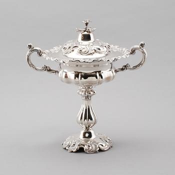 STRÖSOCKERSKÅL, silver, Carl Nyström, Stockholm 1854. Vikt ca 745 gram.