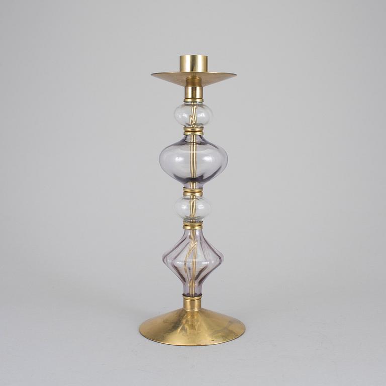 ERIK HÖGLUND, ljusstake, mässing och glas, 1900-talets andra hälft.