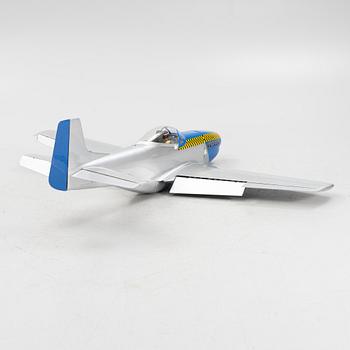 Flygplansmodell av en P-51 Mustang, Black Horse model, samtida.