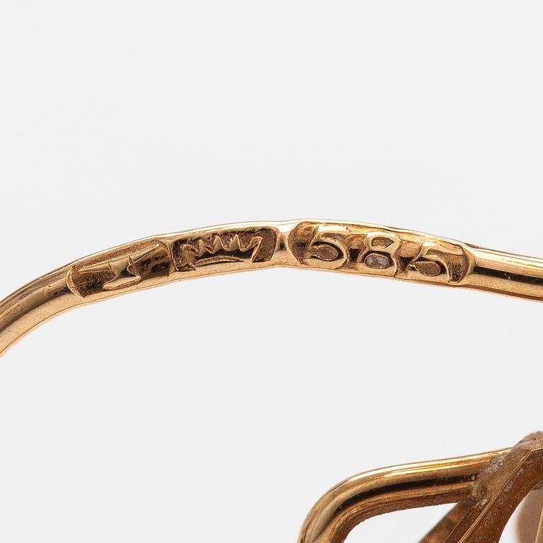 Elis Kauppi, A pair of 14K gold earrings with diamonds ca. 0.01 ct in total. Kupittaan Kulta, Turku.