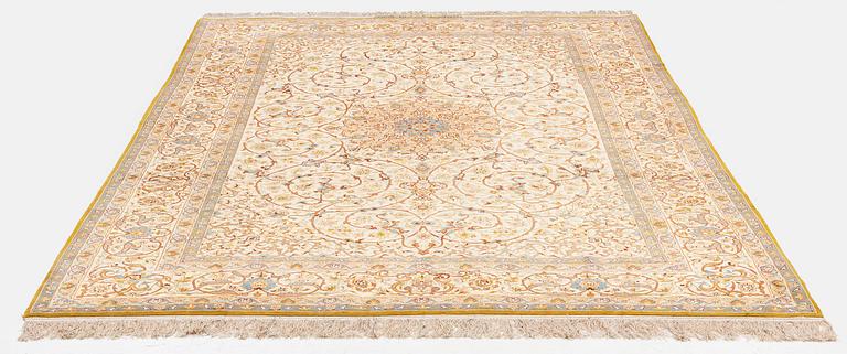 Matta, semiantik Isfahan, centrala Persien, part silk, signerad Sarraf Mamoury, ca 315 x 193 cm.