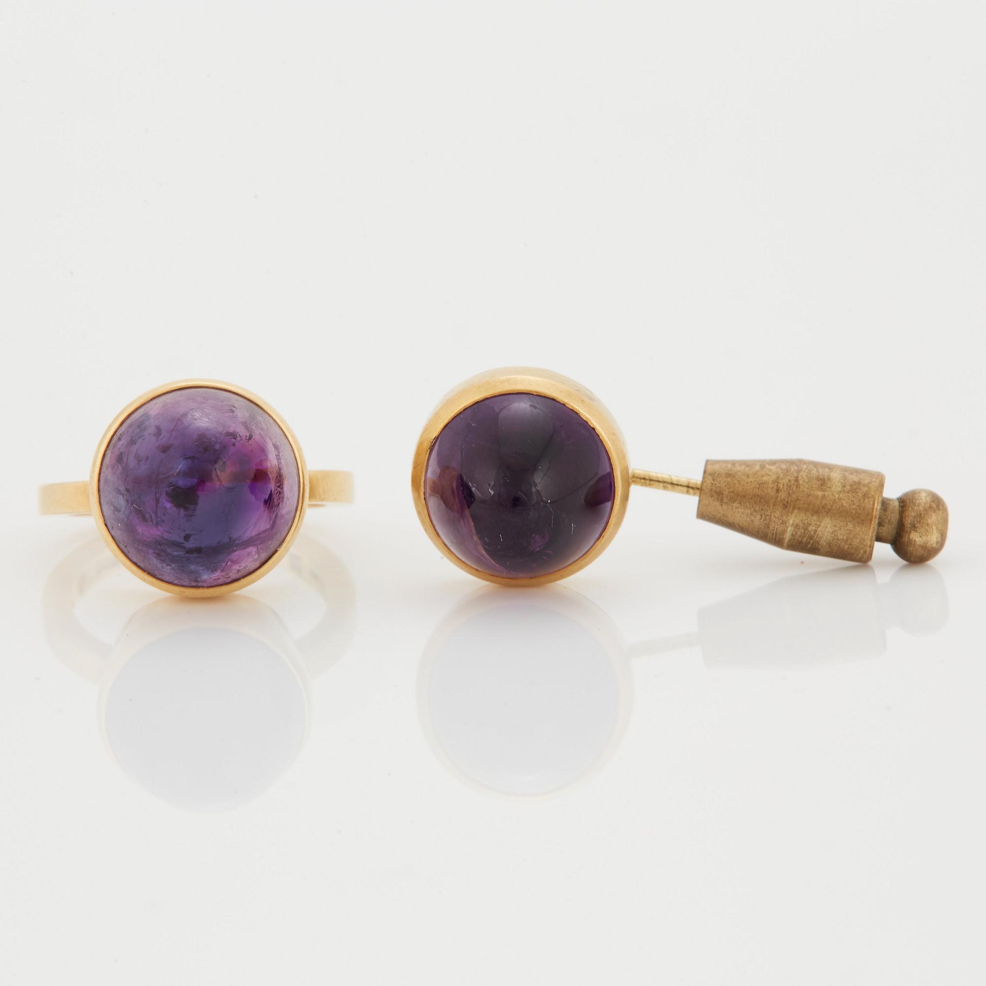 Wiwen Nilsson, an 18K gold ring and pin, with cabochon-cut amethyste, Lund, Sweden 1972-73.