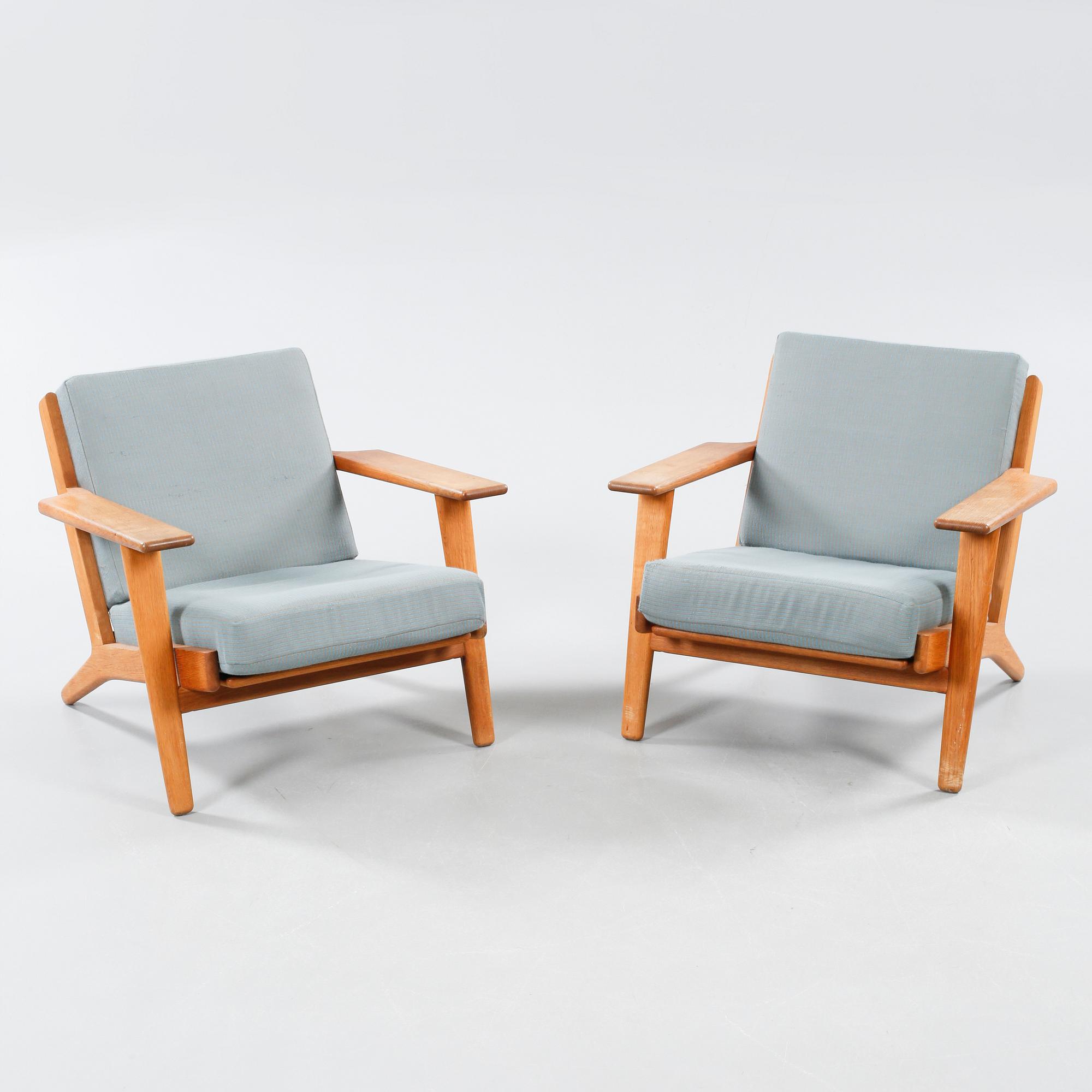 A pair of chairs, model GE 290, designed by Hans J. Wegner 1953, made in the second half of the 20th century.