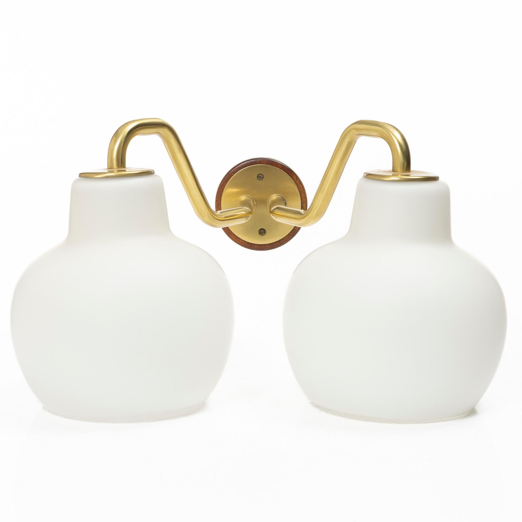 Vilhelm Lauritzen, a 'VL Ring Crown 2" wall light, louis Poulsen, end of the 20th century.