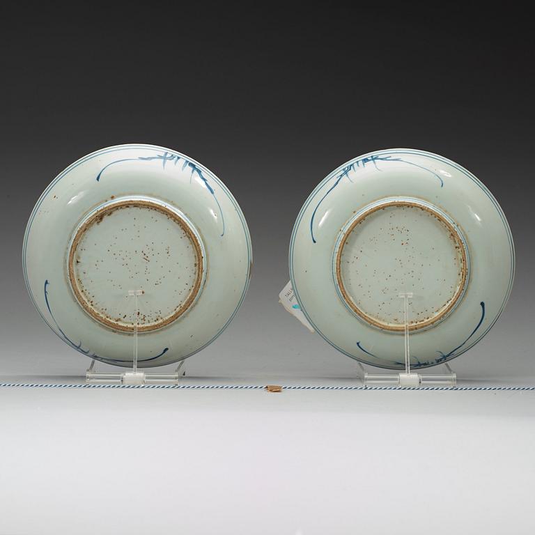 TALLRIKAR, tre stycken, porslin. Ming dynastin, Tianqi/Chongzhen 1600-tal.