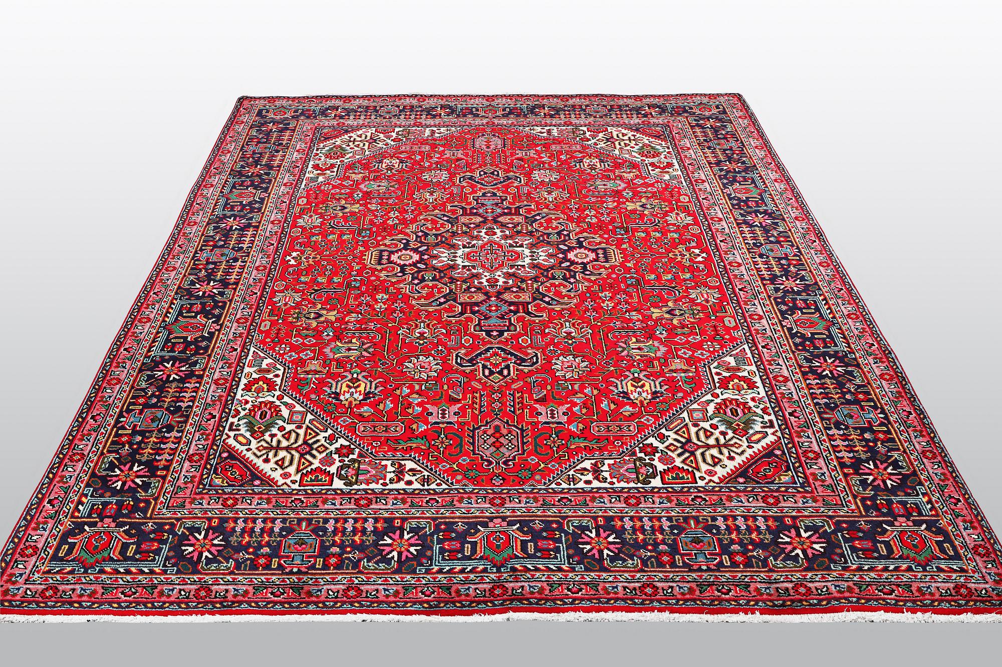 Matta, Täbris, ca 296 x 196 cm.