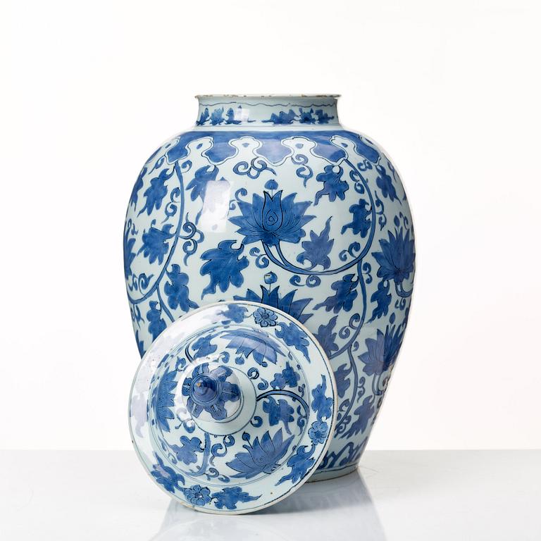 A Delft faiance jar, 18th Century.