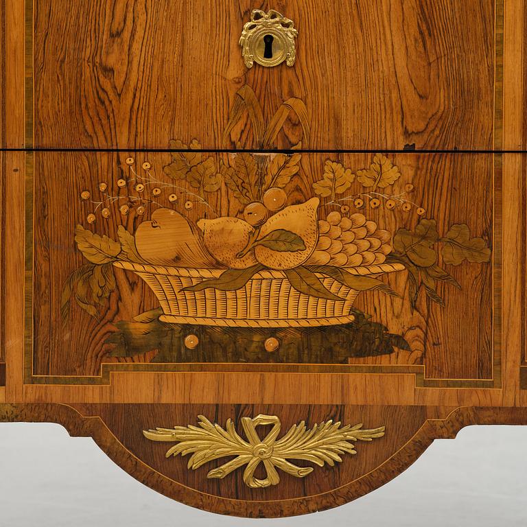 A Gustavian marquetry commode by G. Foltiern (master in Stockohlm 1771-1804).
