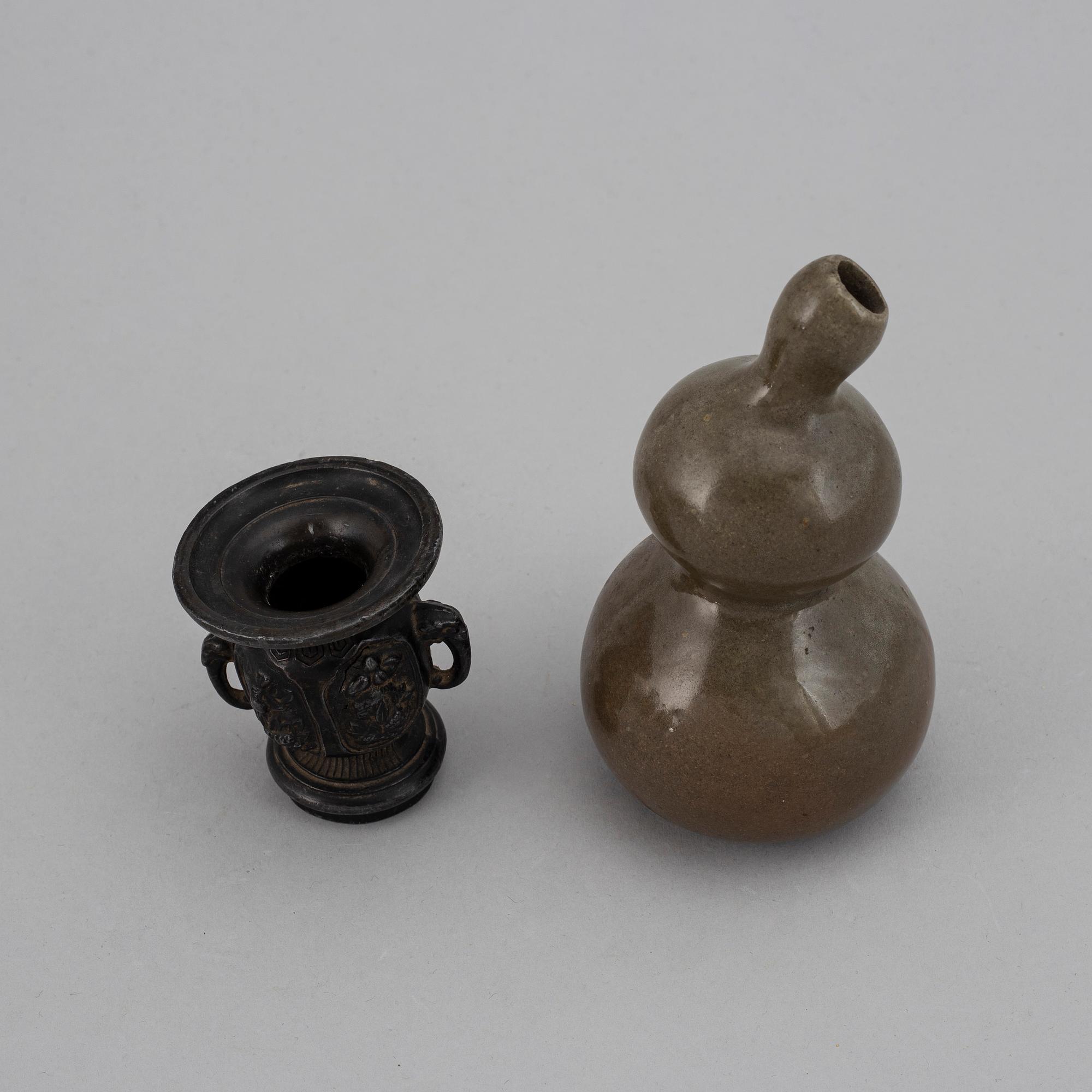Two Chinese vases, Qingdynasty.