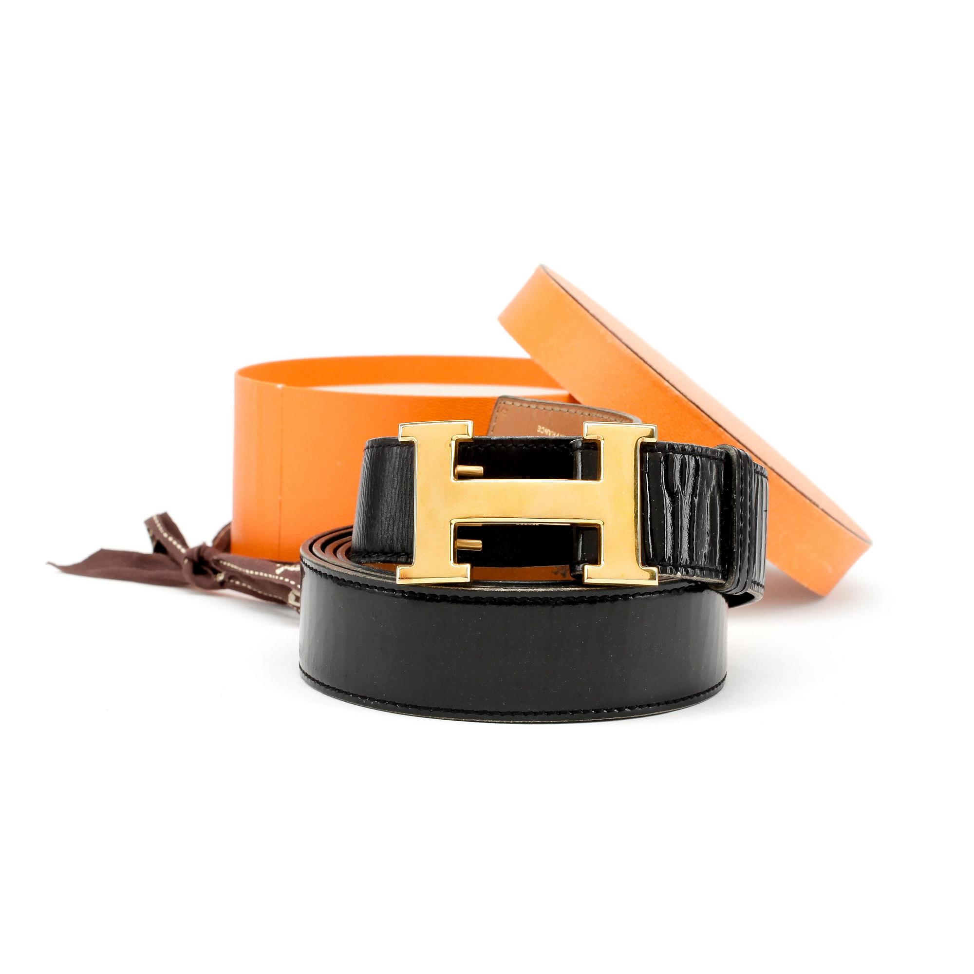 HERMÉS, a black patent leather and black leather belt.