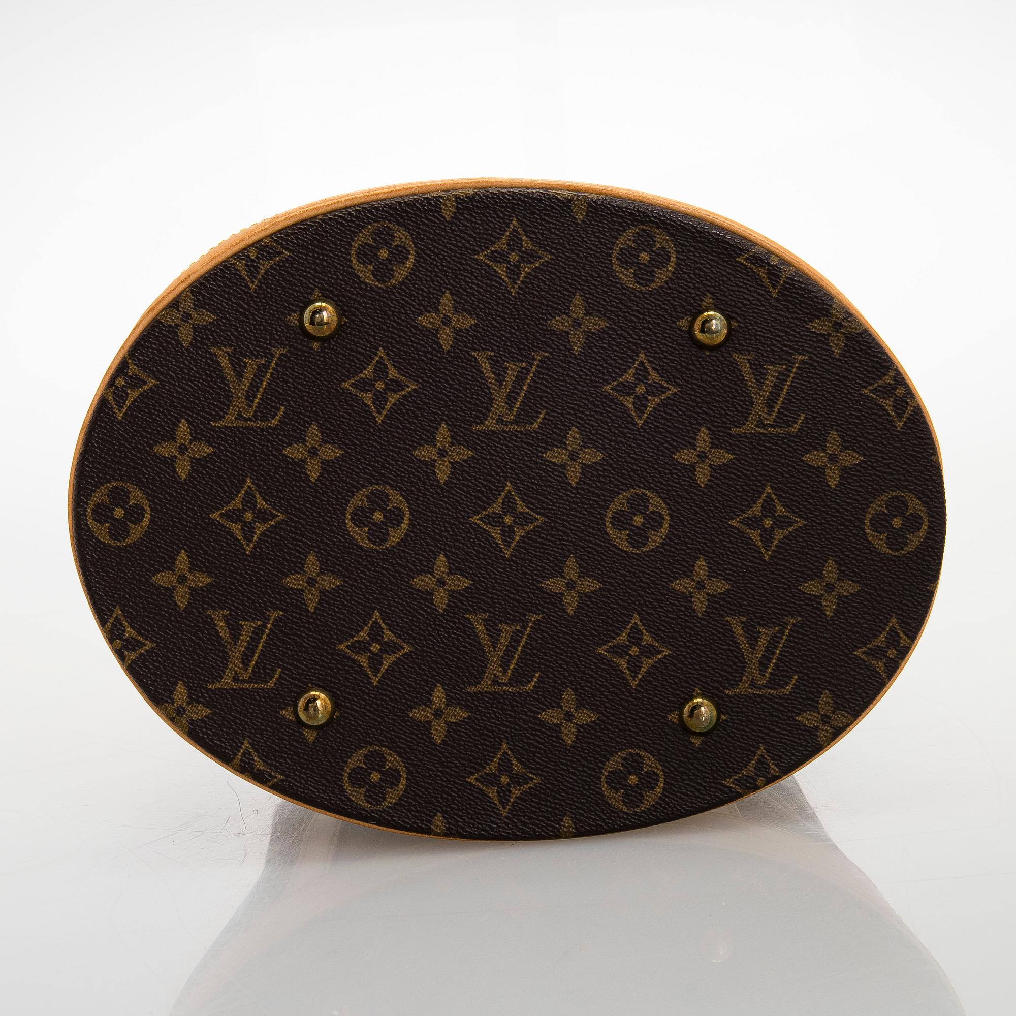 Louis Vuitton, a Monogram Canvas 'Bucket' bag with pochette.