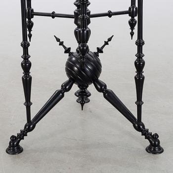 BLOMSTERSTÄLLNING sent 1800-tal nyrenässans.