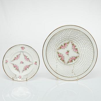 GALLERSKÅL med ASSIETTER, 6 st, porslin, Max Roesler, Rodach, Tyskland 1800-talets slut/1900-talets början.