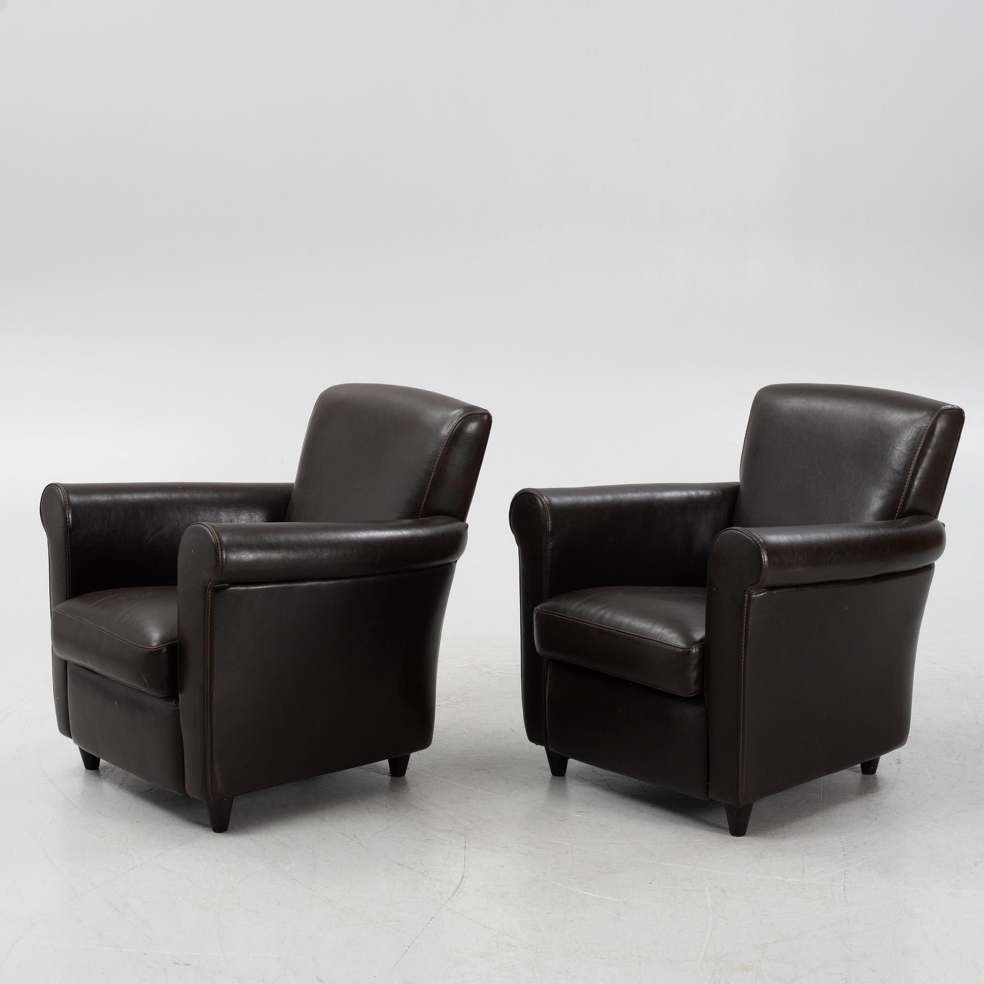 A pair of leather upholstered easy chairs, end of the 20th Century.