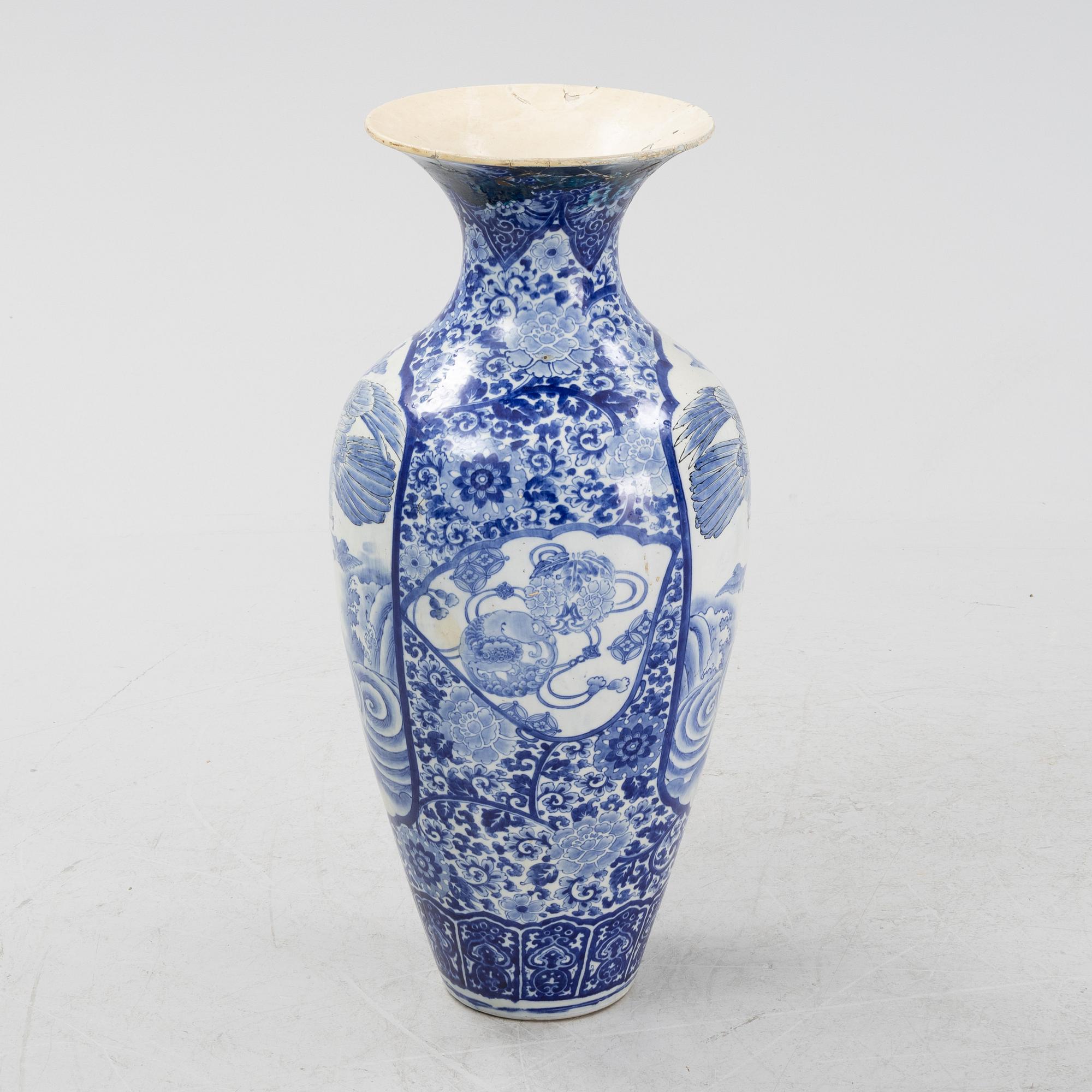 A Japanese blue and white vase, 19th century.