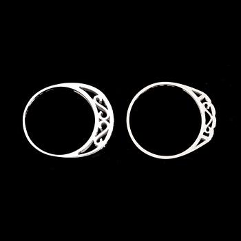 RINGAR, 2st, 18k vitguld med små diamanter. Tot vikt 5g.