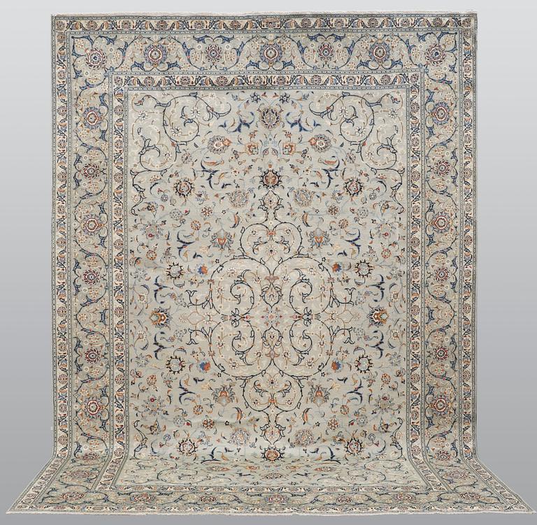 A carpet, Kashan, signed, ca 404 x 280 cm.
