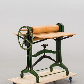 A CAST IRON MANGLE FROM NORRAHAMMARS BRUK, around 1900.