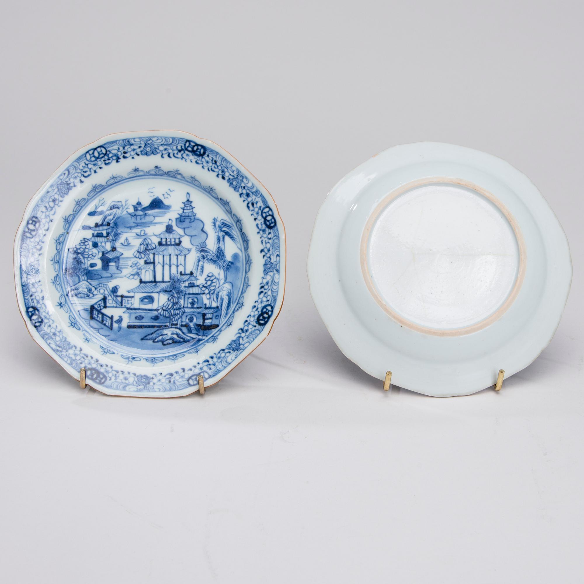 TALLRIKAR, 13 ST, porslin, Kina, Qianlong 1736-1795.