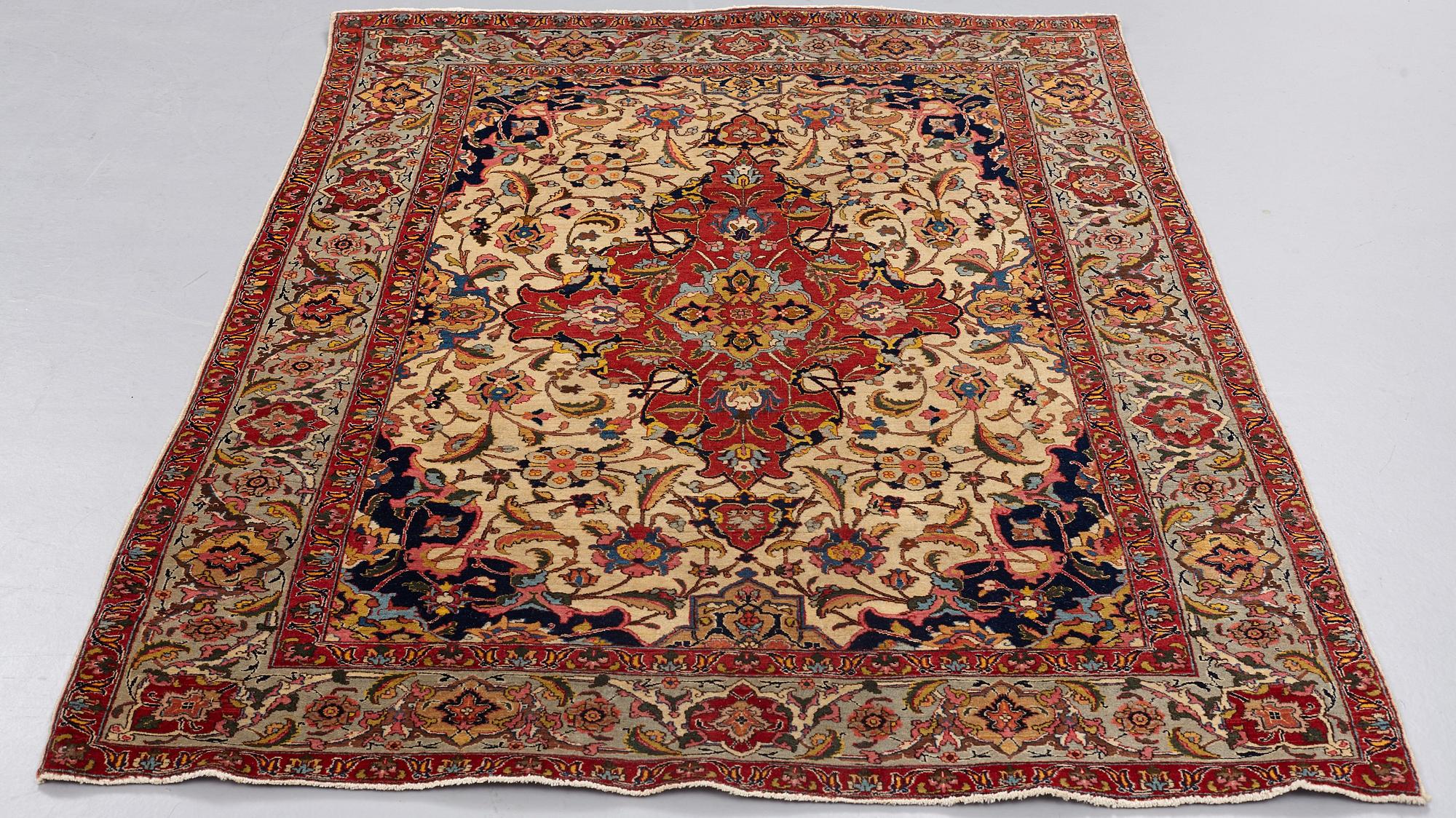MATTA, semiantik Täbris, ca 178,5 x 137 cm.