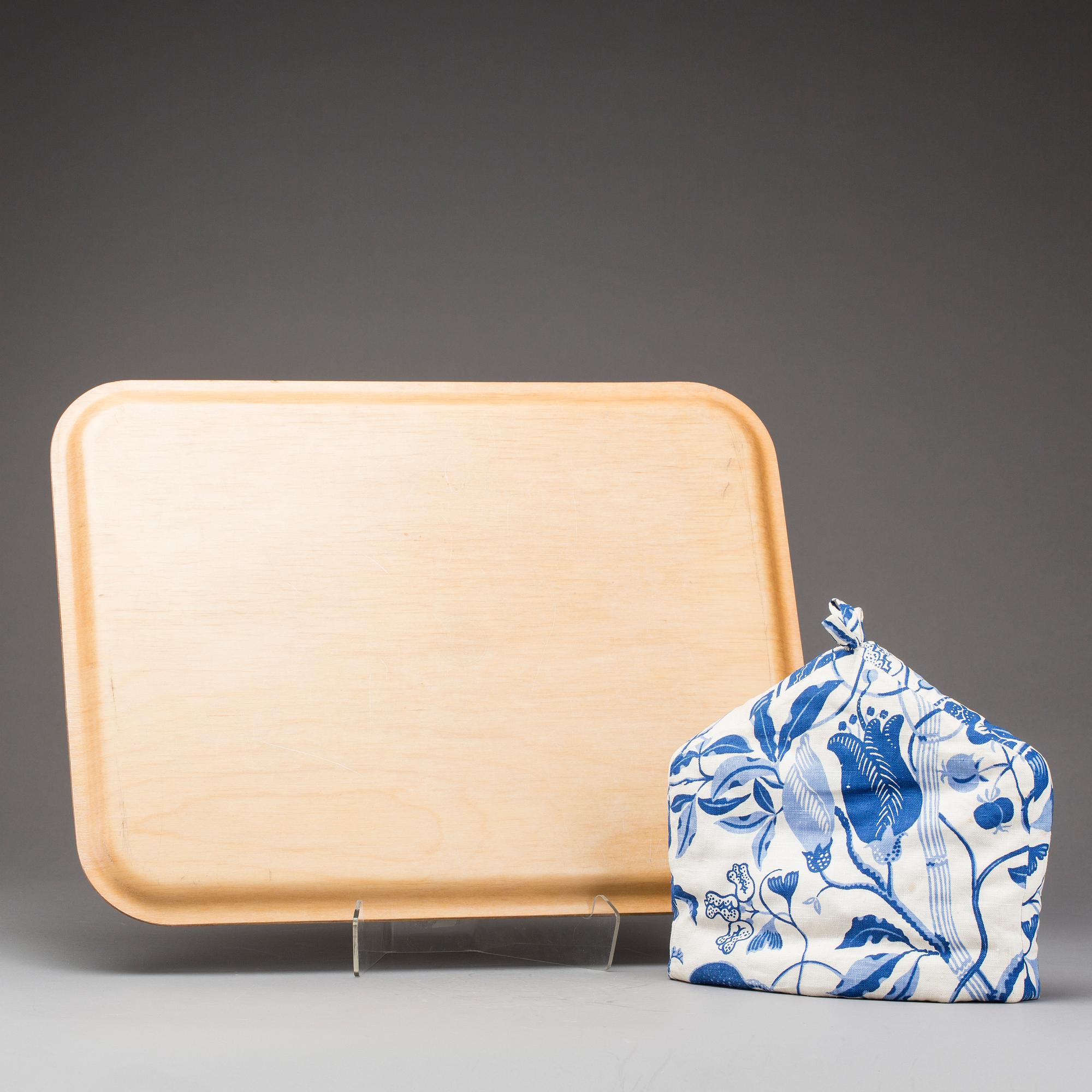 BRICKA SAMT TEHUVA, tyg "La Plata" Firma Svenskt Tenn. Inköpt 1962.