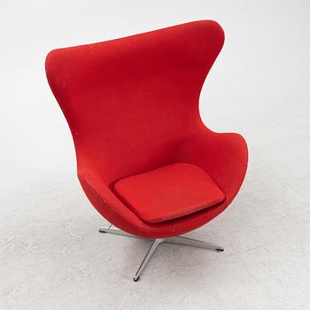 Arne Jacobsen, fåtölj, "Ägget", Republic of Fritz Hansen, 2005.