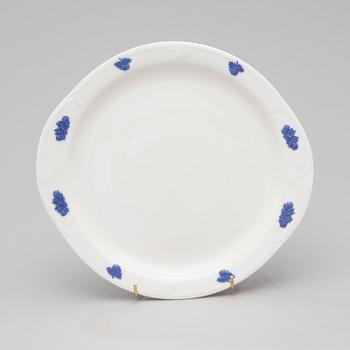A 43-piece porcelain dinnerware set, "Blå blom", Gustavsberg.