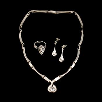 HALSBAND, ÖRHÄNGEN,1 par SAMT RING, silver, Karl Laine, Finland. Total vikt 28 g.