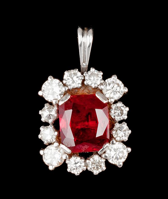 A ruby and brilliant cut diamond pendant, tot. app. 0.50 cts, 1960-70's.
