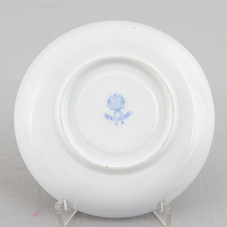 A set of nine porcelain coffee cups with saucers, Kuznetsov, Russia (1891-1917).