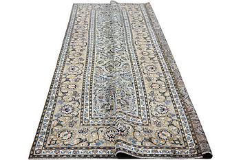 A Kashan carpet, c. 419 x 277 cm.