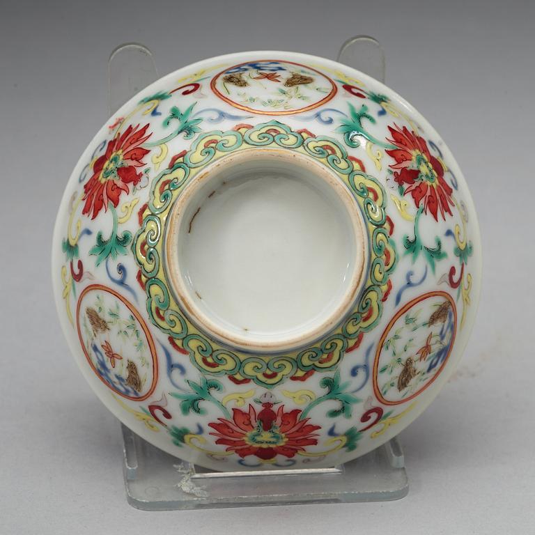 An enamelled bowl, Qing dynasty, 19th Century.