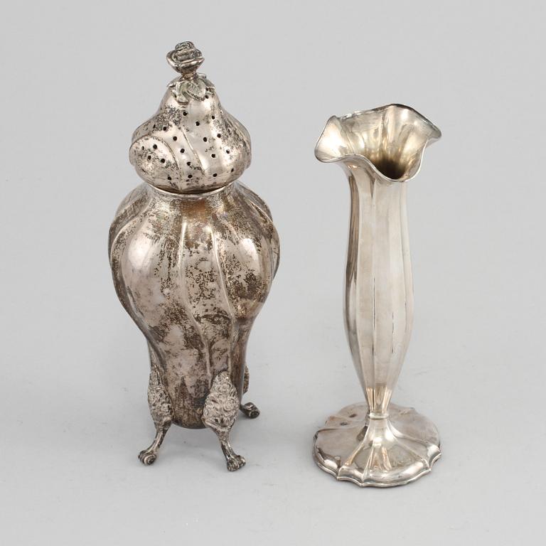 VAS samt SOCKERRUSKA, silver, importstämplade, 1900-tal. Sockerruskans vikt 270 g.