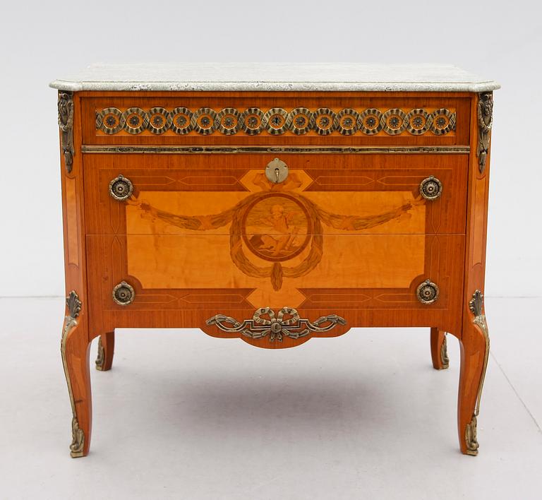 BYRÅ, gustaviansk stil, 1900-talets första hälft.