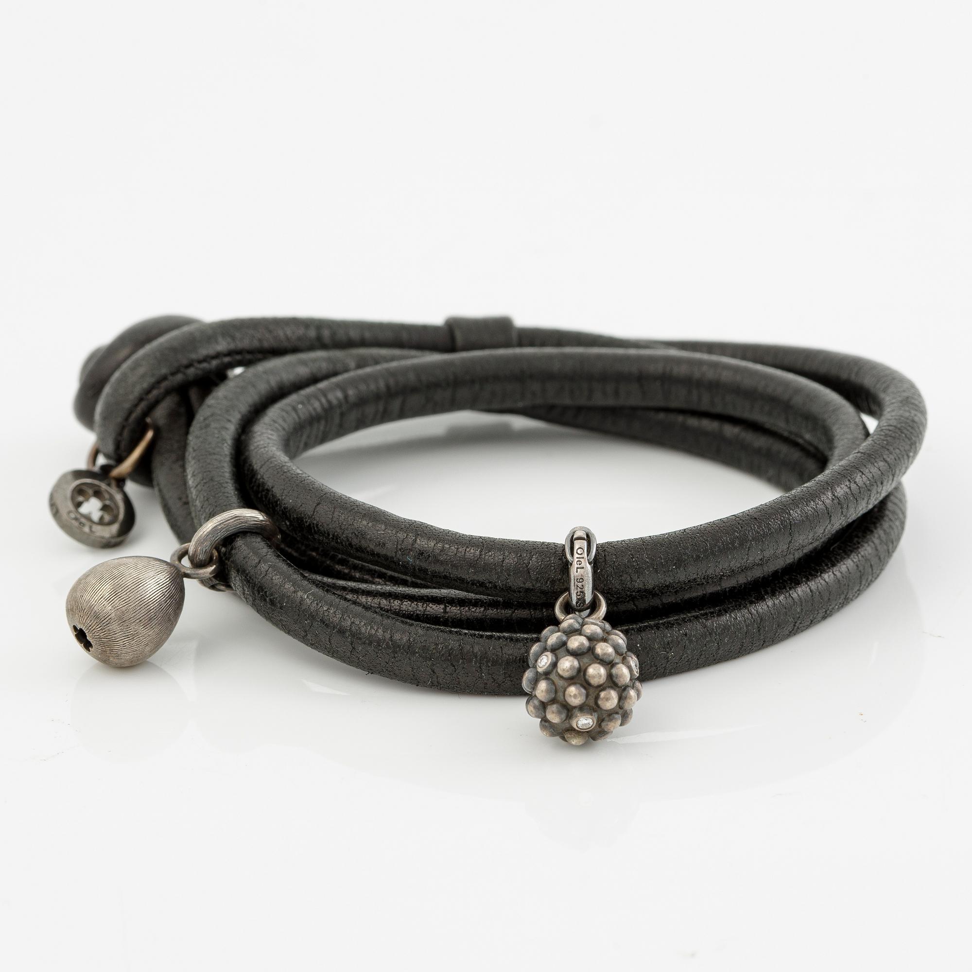 Ole Lynggaard bracelet leather with two charms silver "Sweet drops".