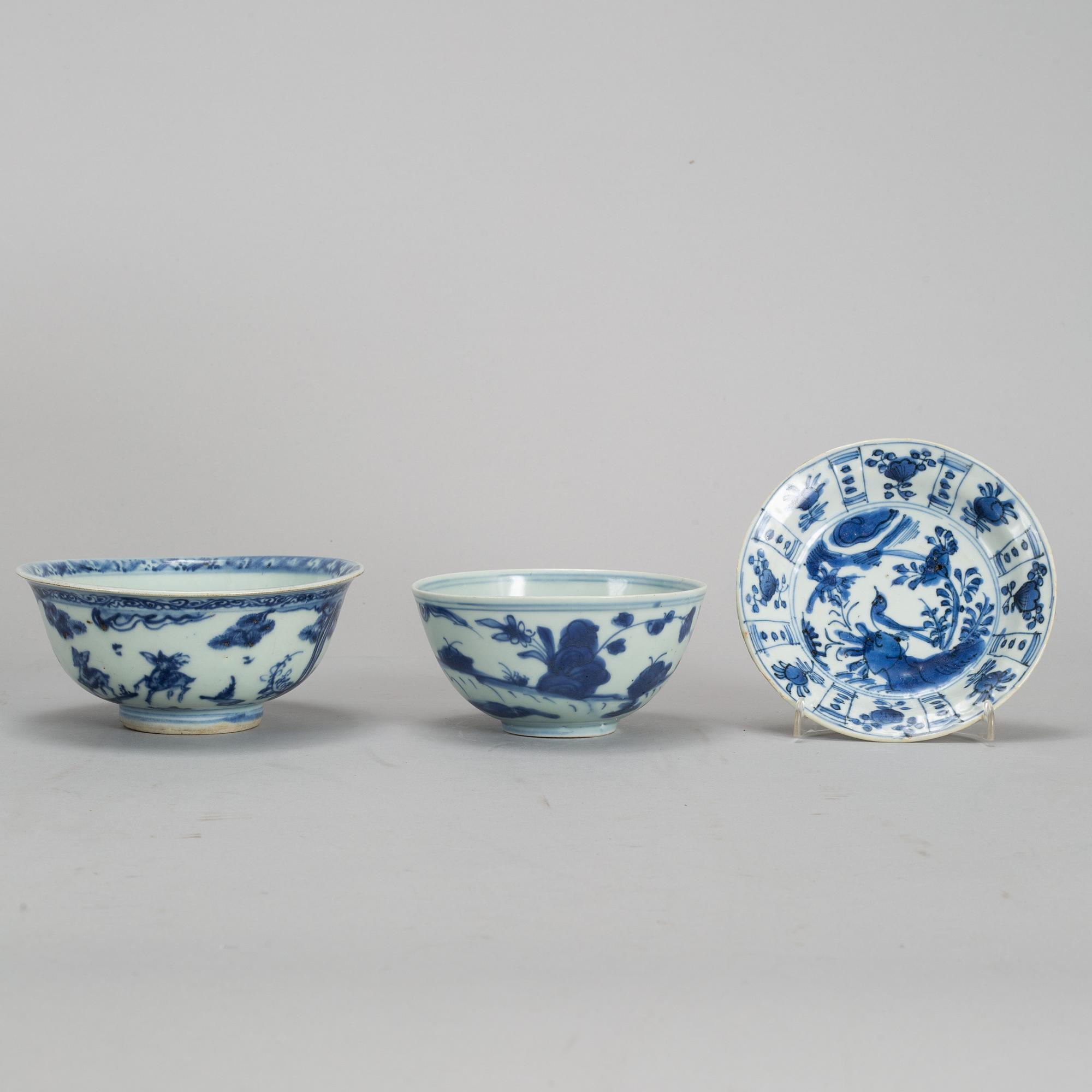 A set of three blue and white bowls, Ming dynasty (1368-1644).