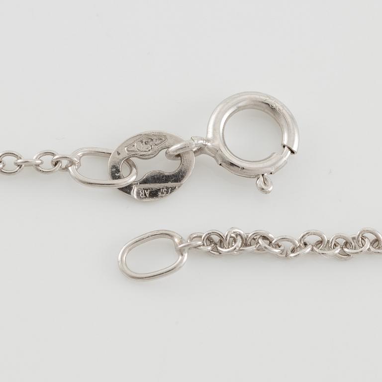 Collier 18K guld med två briljantslipade diamanter, medföljande report IGI.